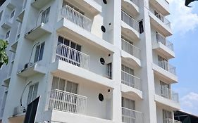 Le Mansion Suites